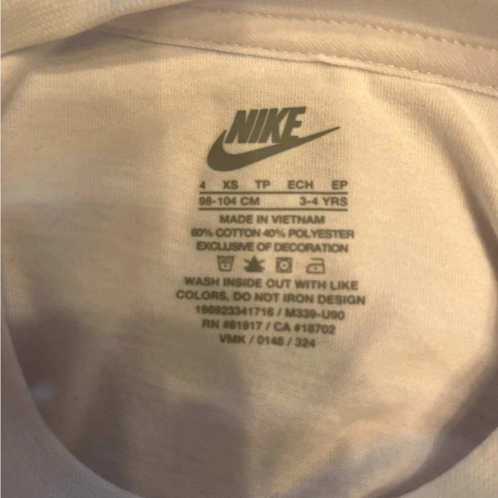 NWT Nike Kids 2 Piece Set